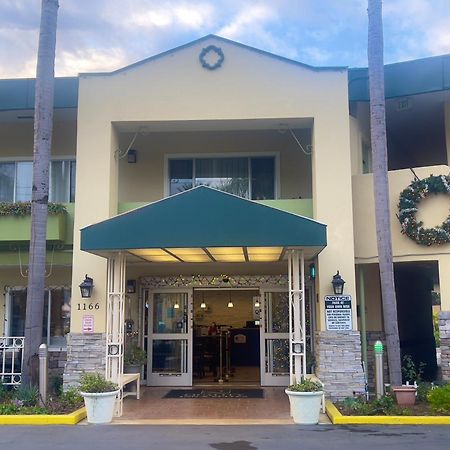 Quality Inn & Suites Anaheim At The Park Экстерьер фото
