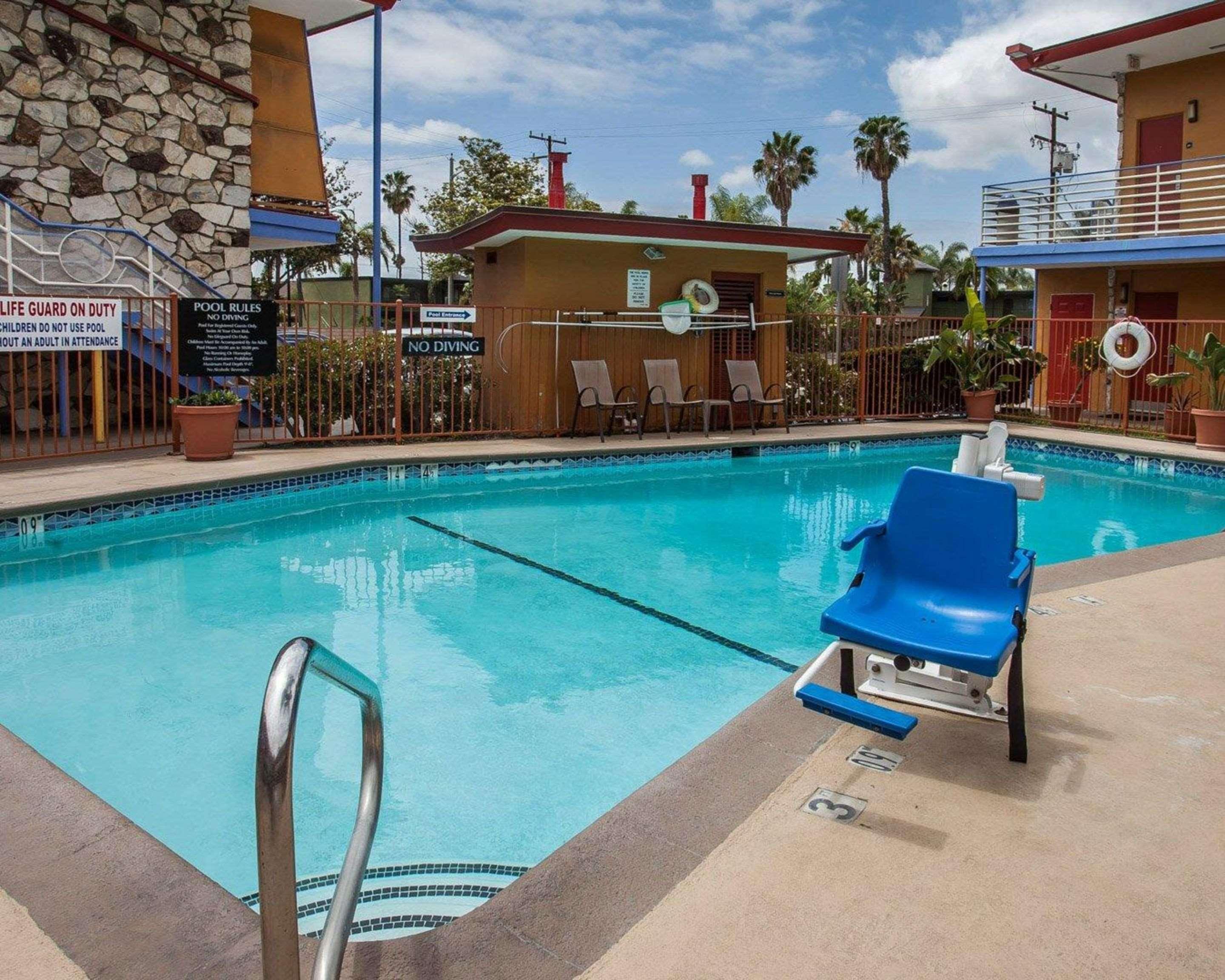 Quality Inn & Suites Anaheim At The Park Экстерьер фото