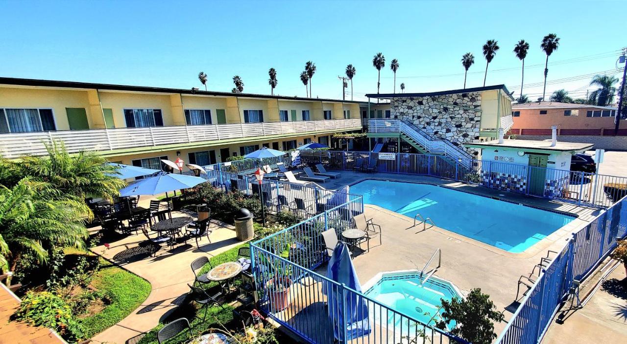 Quality Inn & Suites Anaheim At The Park Экстерьер фото