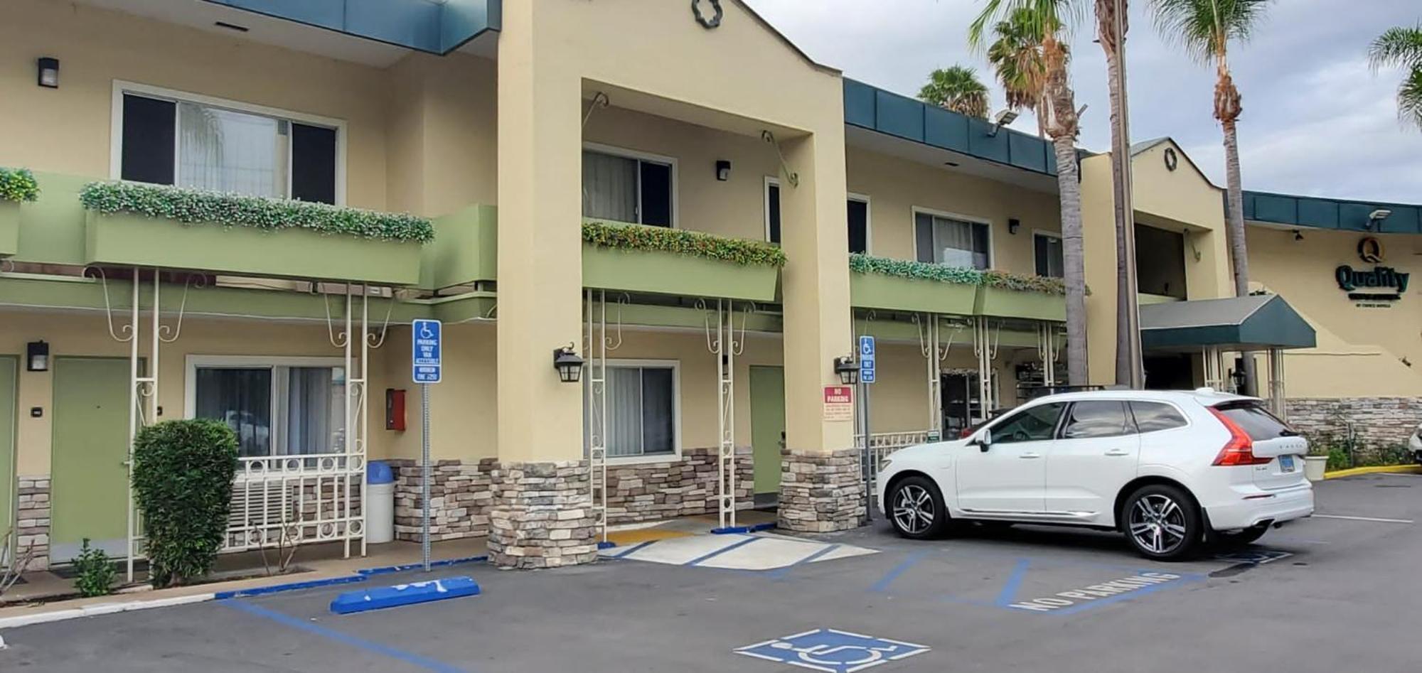 Quality Inn & Suites Anaheim At The Park Экстерьер фото
