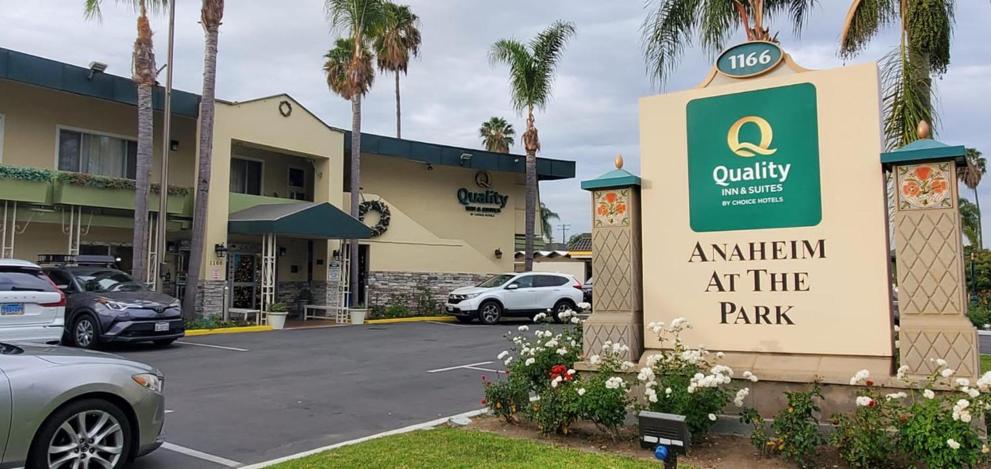 Quality Inn & Suites Anaheim At The Park Экстерьер фото
